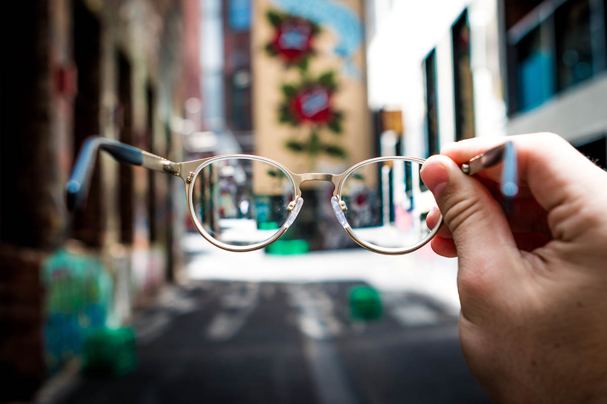 6 jel, hogy szemüvegszáras hallókészülék való neked!